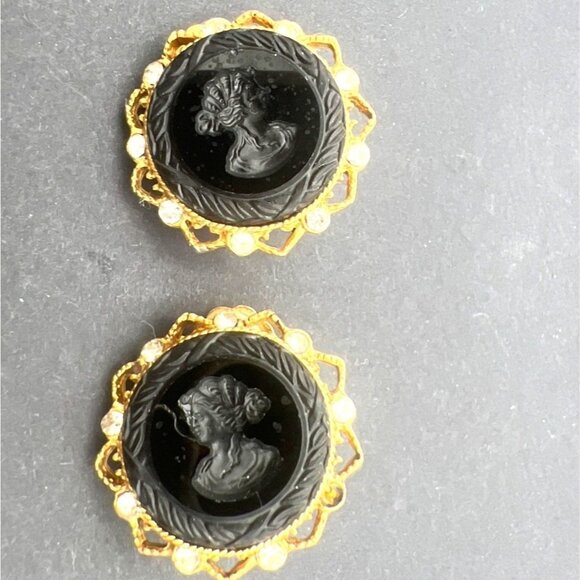 Vintage Robert Rose Cameo Clip-On Earrings Black Goldtone Filigree Rhinestone SE - Picture 1 of 11